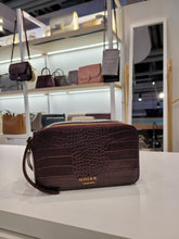 將圖片載入圖庫檢視器 Camera Bag