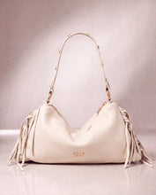 將圖片載入圖庫檢視器 Tassels hobo
