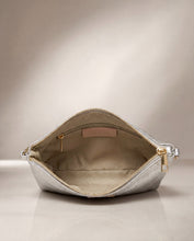 將圖片載入圖庫檢視器 Sparkling large pouch ( with strap)
