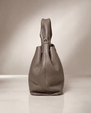 將圖片載入圖庫檢視器 Cloudy bag
