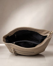 將圖片載入圖庫檢視器 Multi zipper hobo
