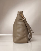 將圖片載入圖庫檢視器 Multi zipper hobo
