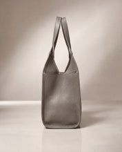 將圖片載入圖庫檢視器 Square tote
