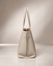 將圖片載入圖庫檢視器 Studded tote
